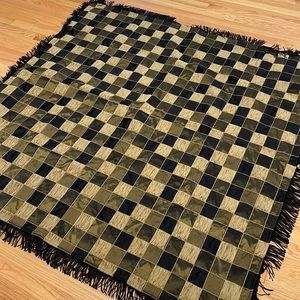 NWOT fringed elegant throw. 53x53